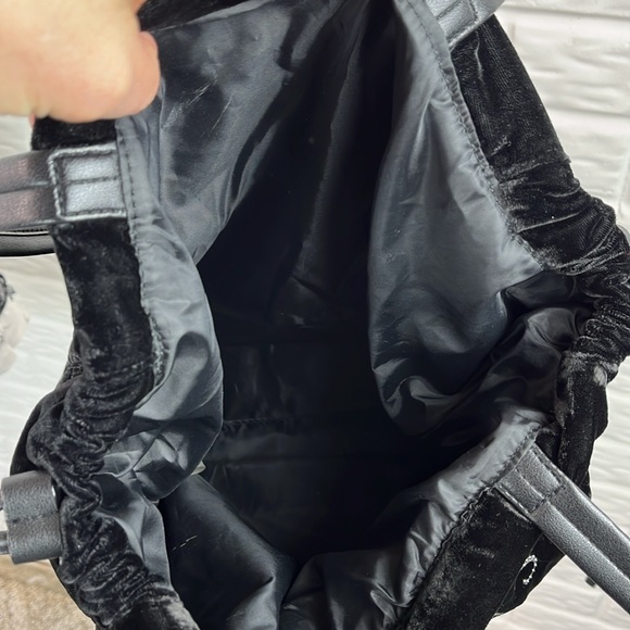 VICTORIA’S SECRET BUNDLE BRA 34C SATIN PAJAMA TOP VELVET RHINESTONE BAG - Picture 4 of 16